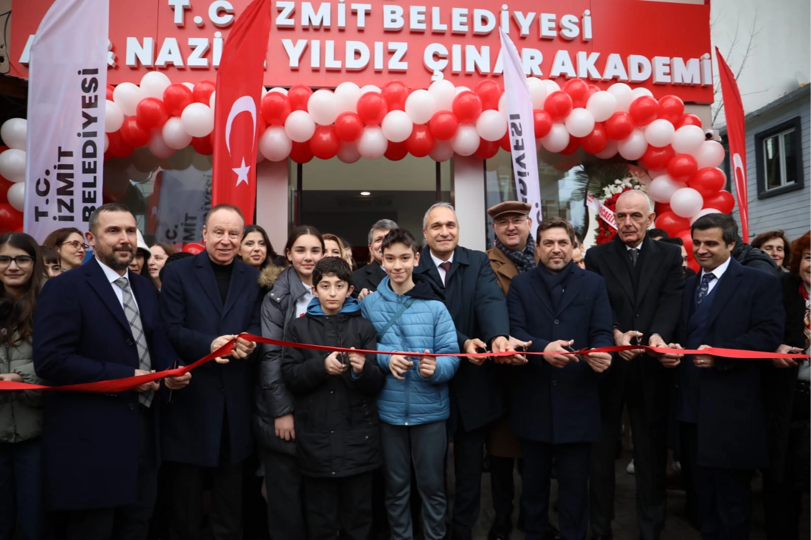 İzmit'te Ali Nazile Yıldız Çınar Akademi LGS Merkezi açıldı