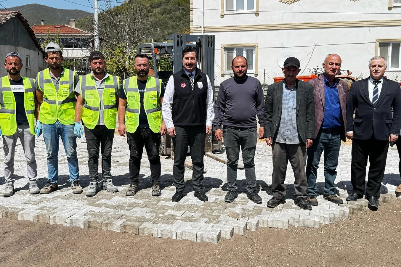 Bursa Yenişehir'de Ercan Özel sahada! Burcun’un yolları yenileniyor