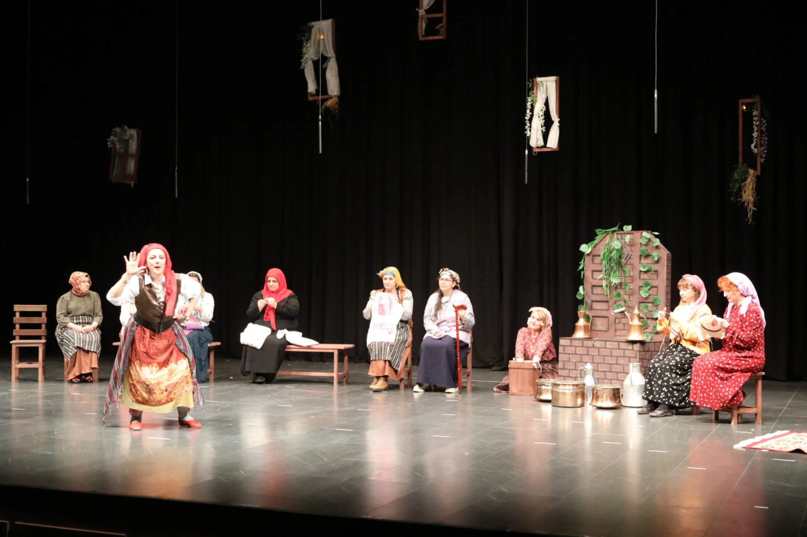 Çayırova'da 'Küçük Köy’ün Büyük Kadınları'na büyük alkış