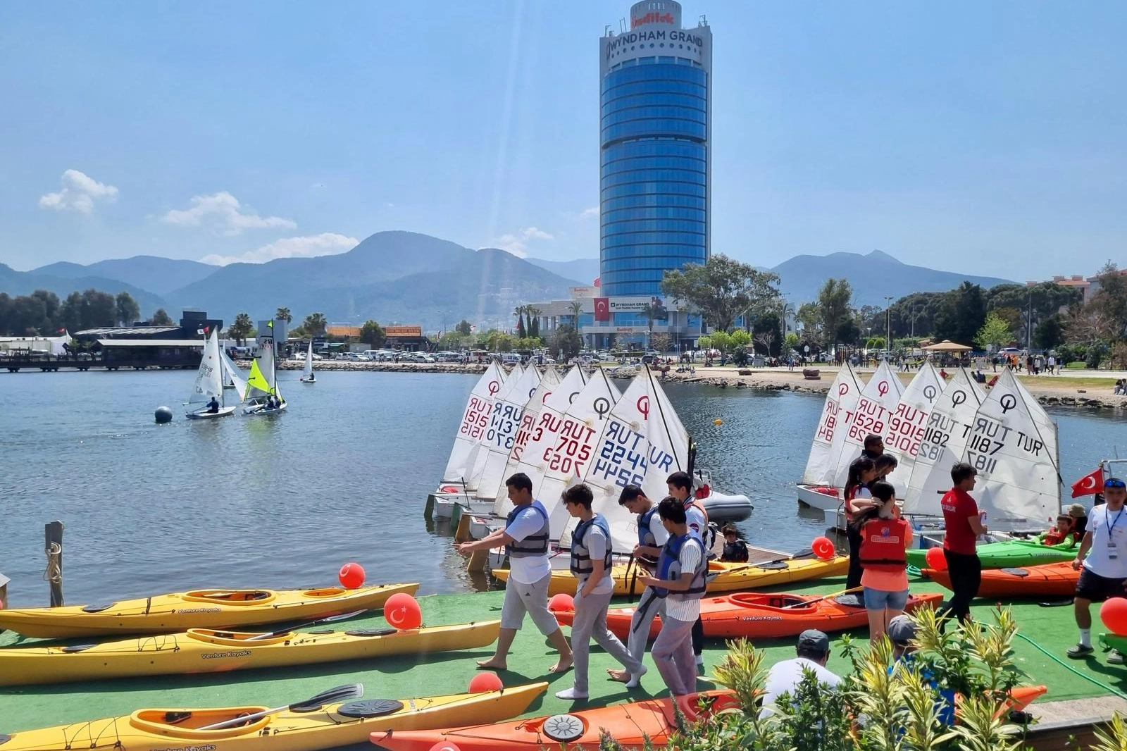 İzmirli çocuklar Su Sporları Şenliği’nde buluştu