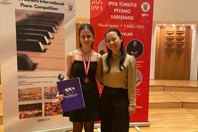 Antalya'nın piyanistleri Ankara’dan ödülle döndü