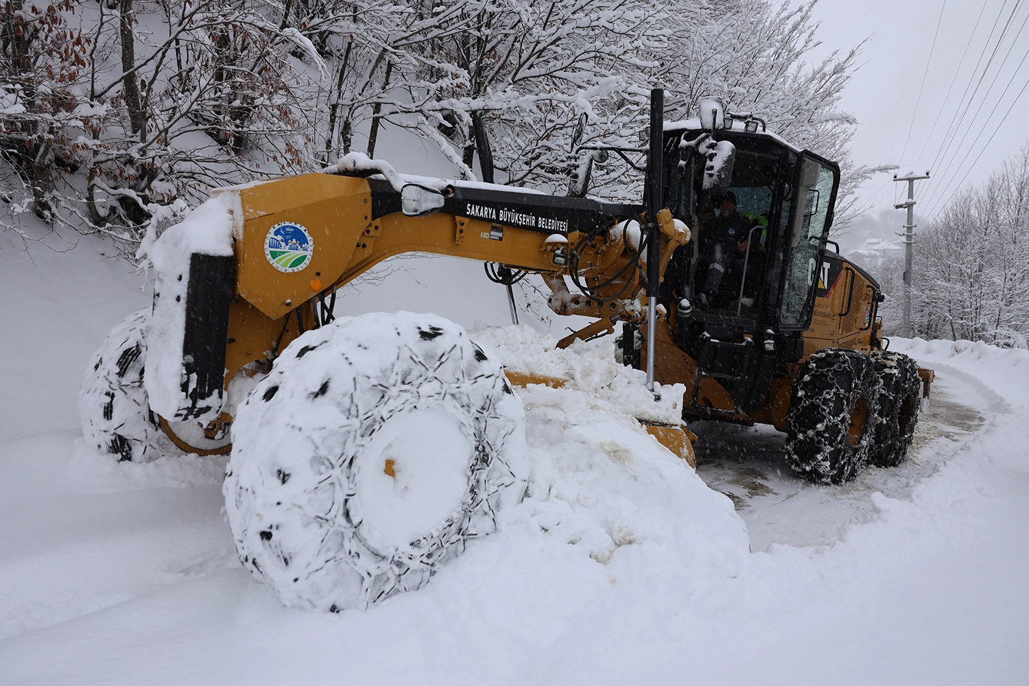 Sakarya'da karla mücadele mesaisi! 6 grup yolu ulaşıma açıldı