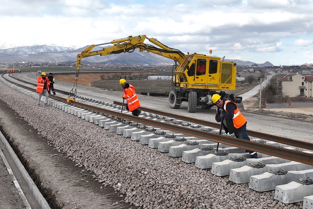 Ankara–İzmir Hızlı Tren hattında hummalı çalışma