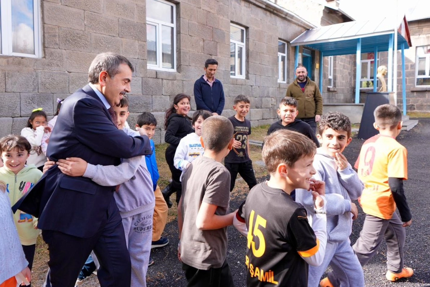 Milyonlarca öğrenci için tatil başlıyor... Bakan Tekin'den karne mesajı