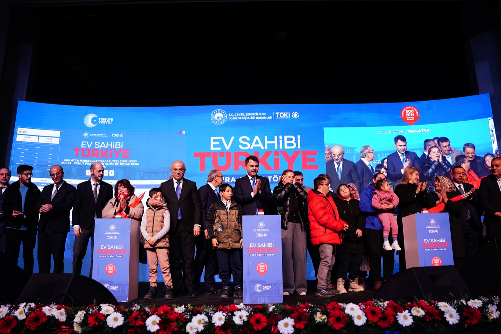 10 bin konut için kuralar çekildi