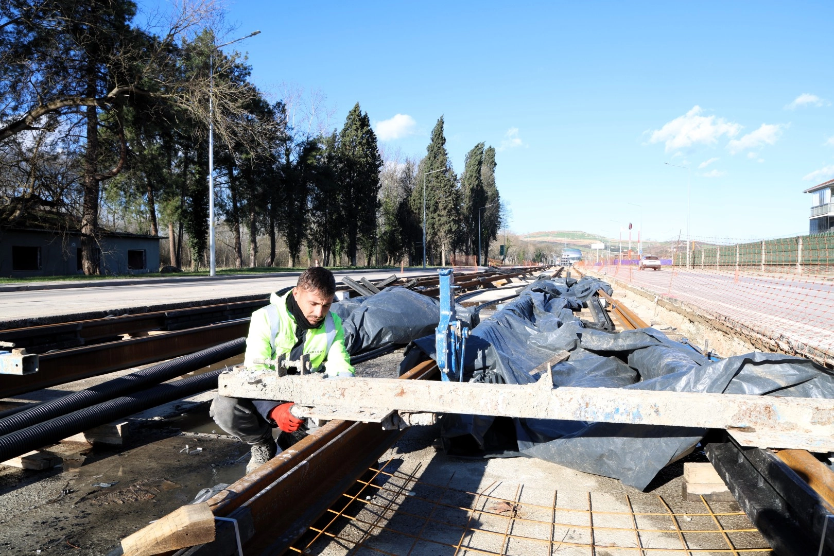 Kocaeli'de raylar Kartepe’ye doğru döşeniyor