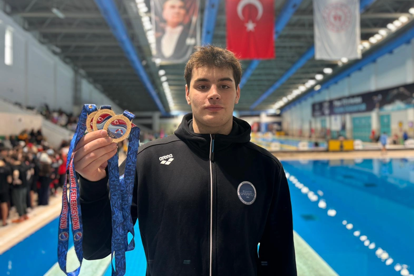 Gaziantep’in milli yüzücüsü Kaan Efe Kaya’dan 3 altın madalya
