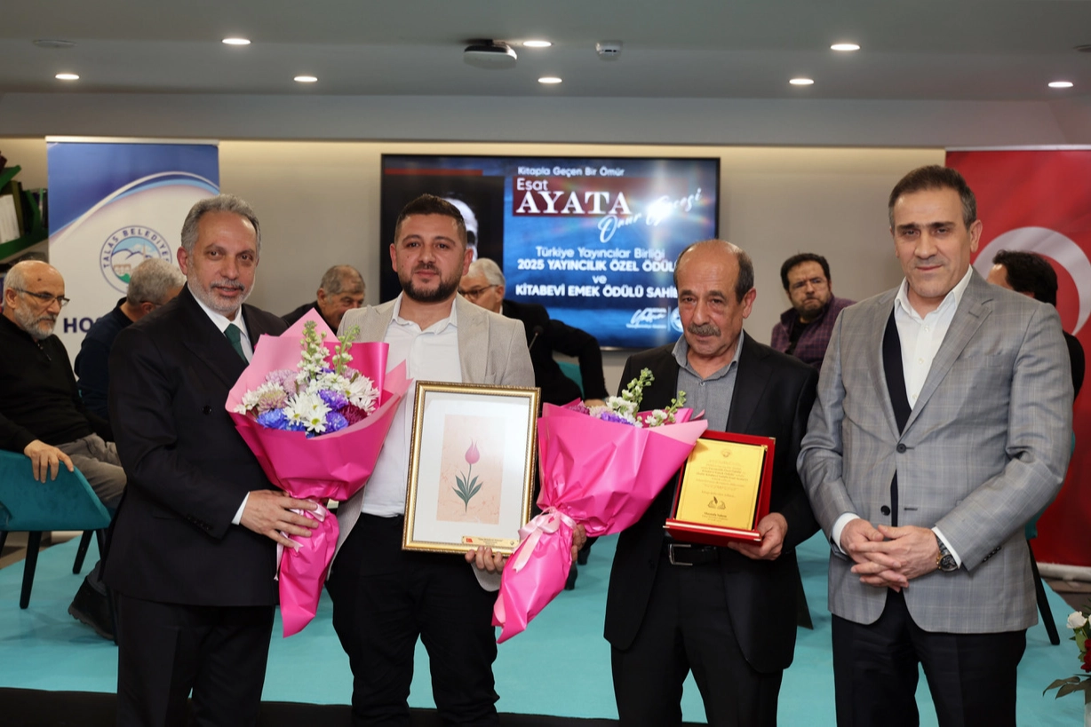 Kayseri Talas'tan Esat Ayata onuruna gece