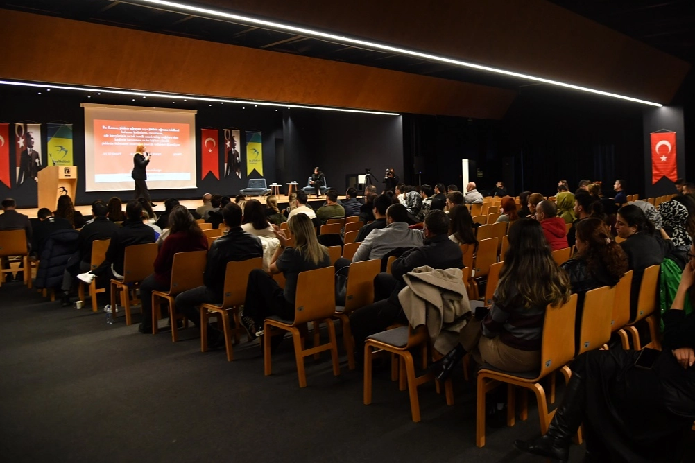 İstanbul Beylikdüzü'nde 'şiddetle mücadele' konuşuldu