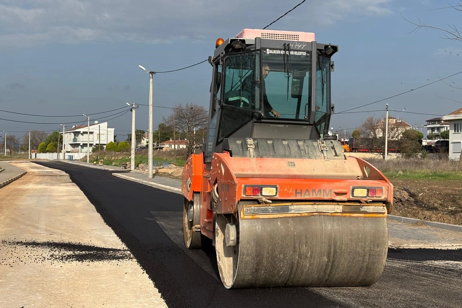 Balıkesir Büyükşehir’den yol yenileme seferberliği