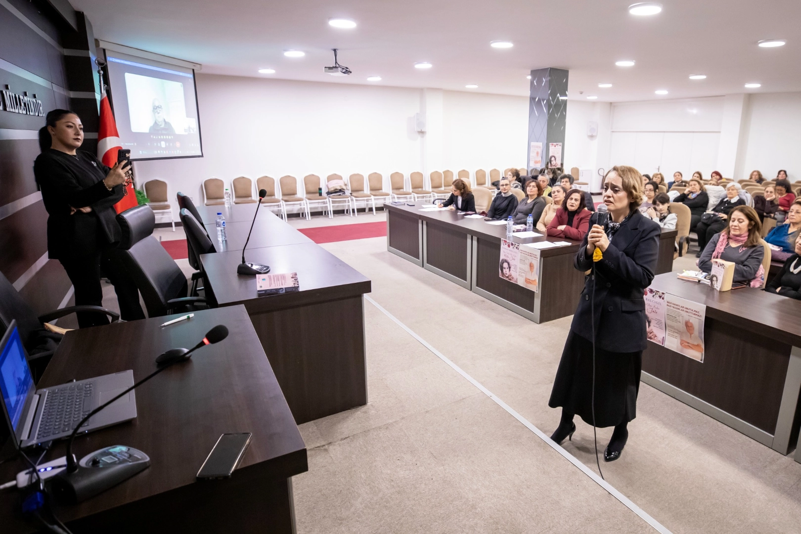 Narlıdereli edebiyatseverler Osman Balcıgil'i ağırladı