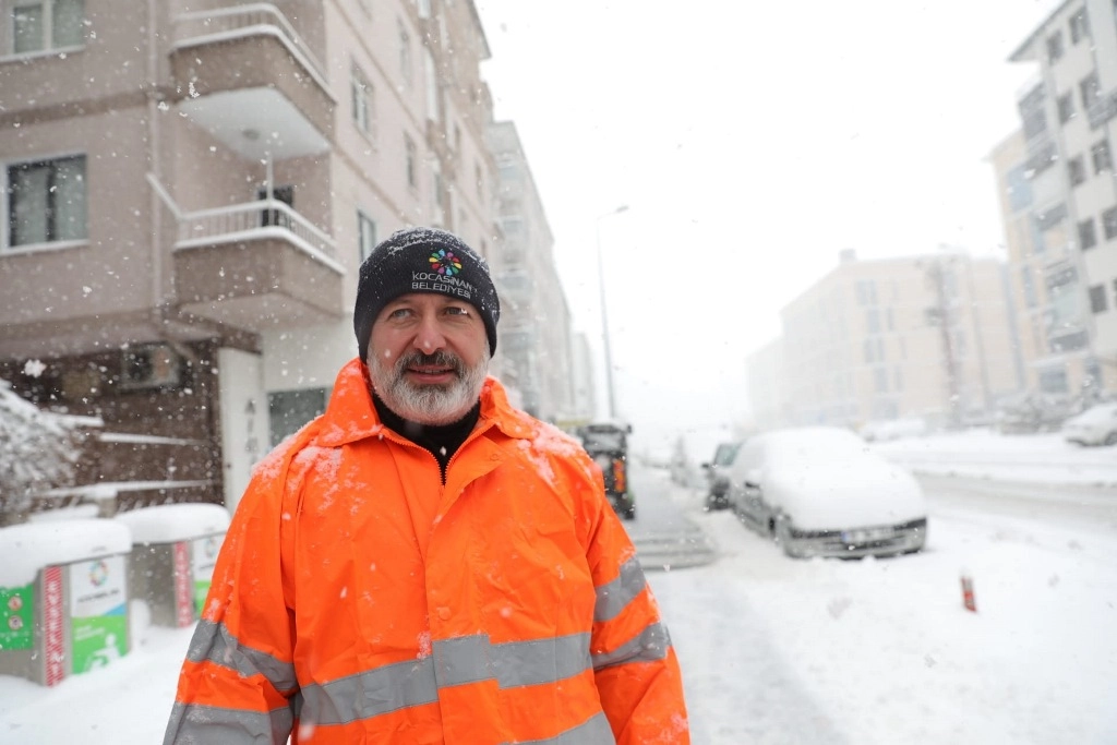 Kayseri Kocasinan'dan karla duraksız mücadele