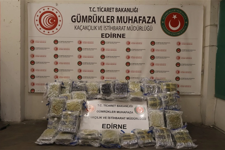 Gümrüklerde kaçakçılığa ağır darbe! Dev operasyonda 1,7 milyar TL’lik yakalama