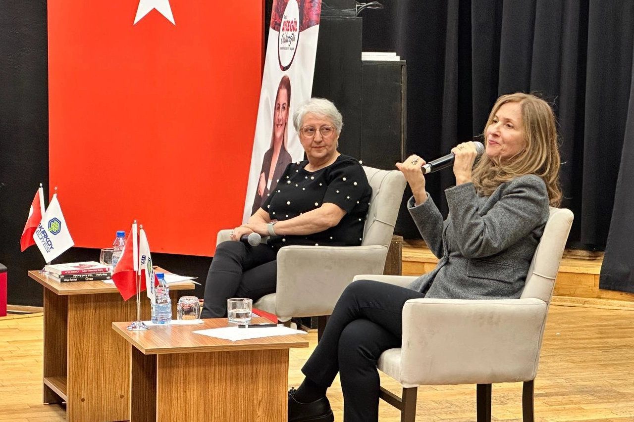 İstanbul Bakırköy'de Müge İplikçi söyleşisi