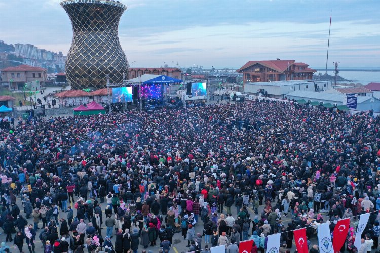 Rize Belediyesi tarafından bu yıl 7.’si düzenlenen Hamsi Festivali binlerce