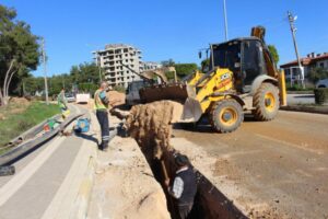 Antalya Büyükşehir Belediyesi, Sarılar Mahallesi’nde sürdürdüğü 80 kilometrelik içme suyu