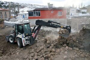 Kayseri’nib Talas Belediyesi, ilçe merkeziyle birlikte kırsalda da görüntü kirliliğine