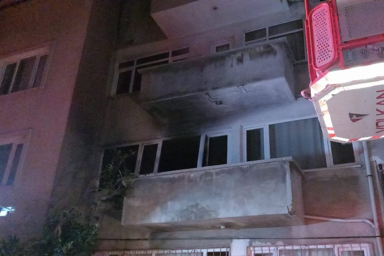 Bursa’nın Orhangazi ilçesinde 4 katlı bir apartmanın 2. katındaki dairede