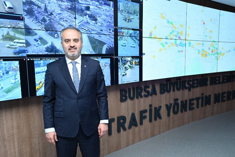 Bursa Büyükşehir Belediyesi’nin TÜRKSAT işbirliğiyle hayata geçirdiği Trafik Yönetim Merkezi