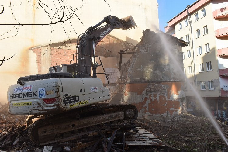 Bursa’da Yıldırım Belediyesi, Kurtoğlu Mahallesi’nde ilçe sakinlerinin can güvenliğini tehdit