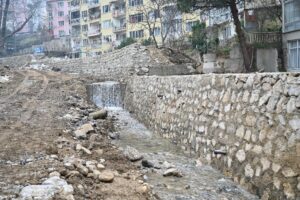 Bursa’yı güney-kuzey ekseninde kesen tüm derelerde ıslah çalışmaları gerçekleştiren Büyükşehir