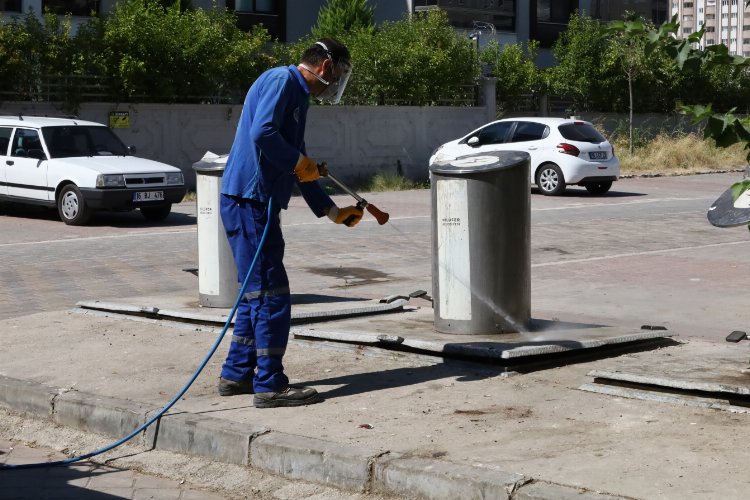 Bursa’da sinek ve vektörlerle mücadele çalışmalarını kesintisiz sürdüren Büyükşehir Belediyesi,