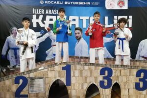 Kocaeli’de Çayırova Belediyesi karate takımı, iller arası karate ligi finallerinde