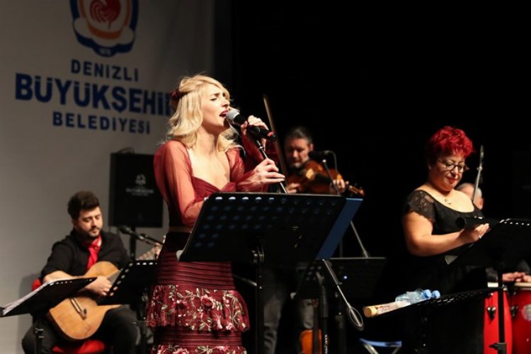 Denizli Büyükşehir Belediyesi, yılın ilk konserinde Grup Ladikeia’yı Denizlililerle buluşturdu.