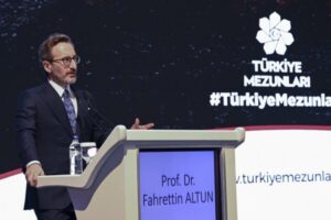 İletişim Başkanı Fahrettin Altun, Türkiye Mezunları Forumu kapsamına düzenlenen panelde