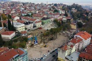 Bursa’da Hisar bölgesinde hayata geçirdiği ‘Yaşayan Tarih Hisar İçi’ projesi