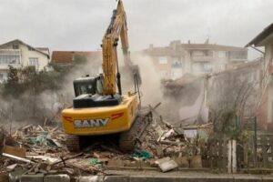 Gölcük Belediyesi, ilçede güçlendirmesi yapılmayan orta hasarlı binalar ile sosyal