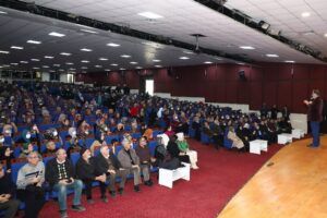 Konya Büyükşehir Belediyesi’nin ilçelerde düzenlediği Şehir Konferansları kapsamında İlahiyatçı Prof.