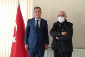 İyi Partili Kazım Yücel, ana artellerdeki gereksiz ışıklara tepki gösterirken,