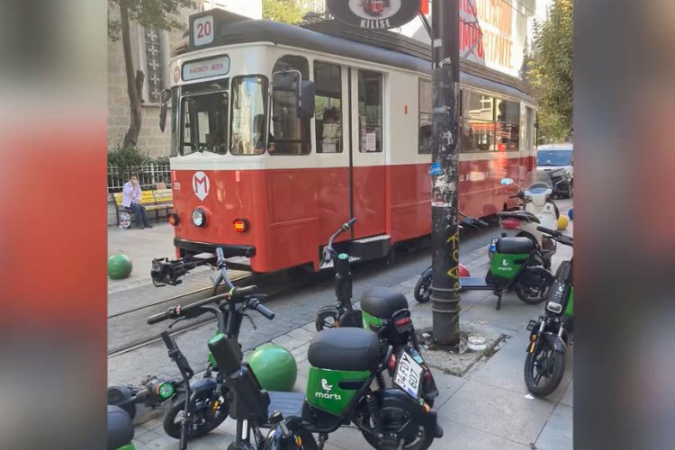 İstanbul’un Kadıköy ilçesinde sayıları yasal sınırın 4-5 katına ulaşan elektrikli