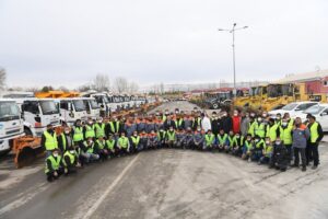 Kayseri Büyükşehir Belediyesi, karla mücadele ekibini hazır kıta bekletiyor. Mehmet