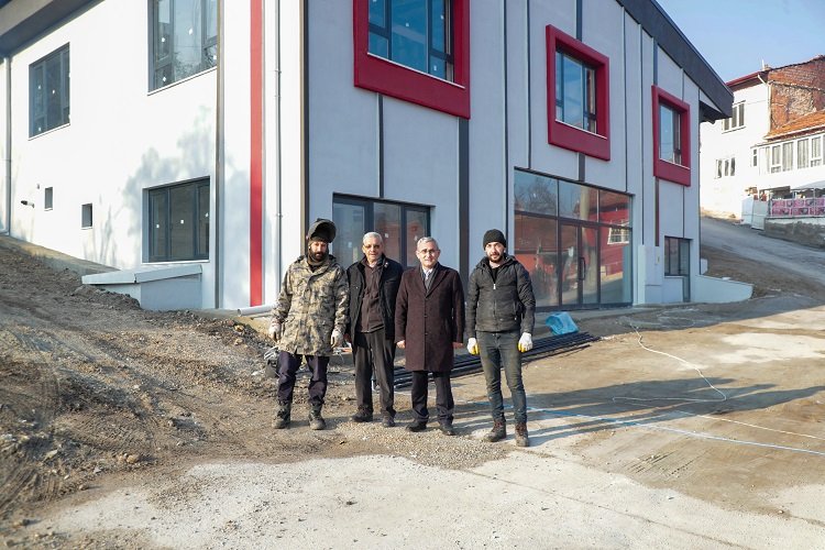 Kütahya Belediye Başkanı Prof. Dr. Alim Işık, açılışa hazır hale