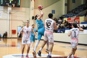 Çayırova Belediyesi Basketbol takımı Teşvikiye Spor Kulübü’nü 79-73 mağlup ederek