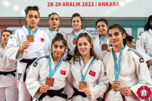 Manisa Büyükşehir Belediyespor Kadın Judo takımı, Ankara’da düzenlenen Süper Lige