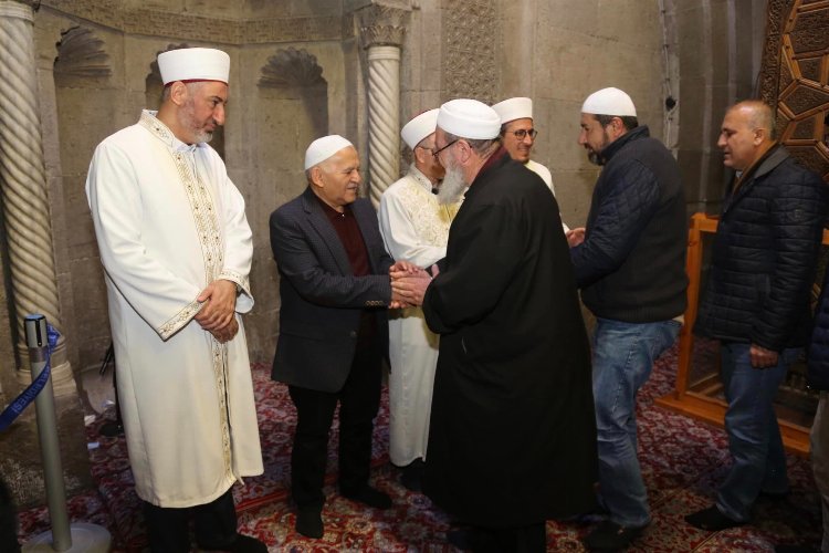 Kayseri Büyükşehir Belediye Başkanı Dr. Memduh Büyükkılıç, sabah namazında Hunat