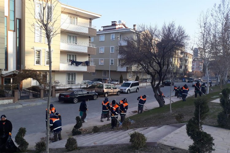 Nevşehir Belediyesi Park ve Bahçeler Müdürlüğü ekipleri, mevcut parklardaki bakım