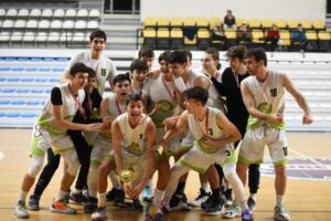 Manisa Büyükşehir Belediyespor U-18 Basketbol Takımı, U-18 kategorisinde Akhisar Belediyesini