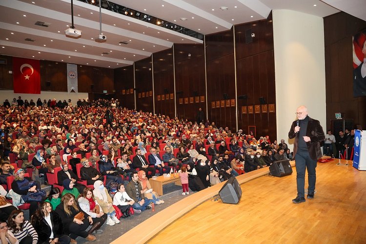 Kayseri’nin Talas Belediyesi’nin düzenlediği nen kültür sanat etkinliklerinin ikincisine Prof.