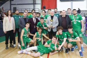 Sakarya Büyükşehir basketbol takımı Sakarya U-18 Erkekler Ligi’nde şampiyon oldu.