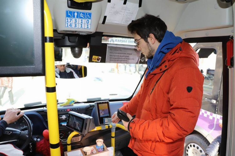 Ordu Büyükşehir Belediyesi’nin verdiği destekle Altınordu ilçesinde öğrenciler toplu taşımayı