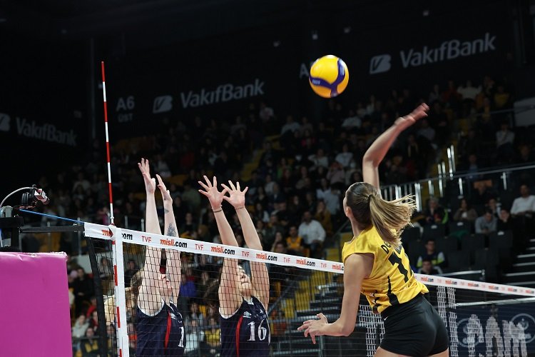 Son şampiyon VakıfBank, Misli.com Sultanlar Ligi 16. hafta mücadelesinde İlbank’ı