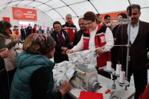 Aile ve Sosyal Hizmetler Bakanlığı, deprem bölgesindeki kadınların hayatlarını yeniden