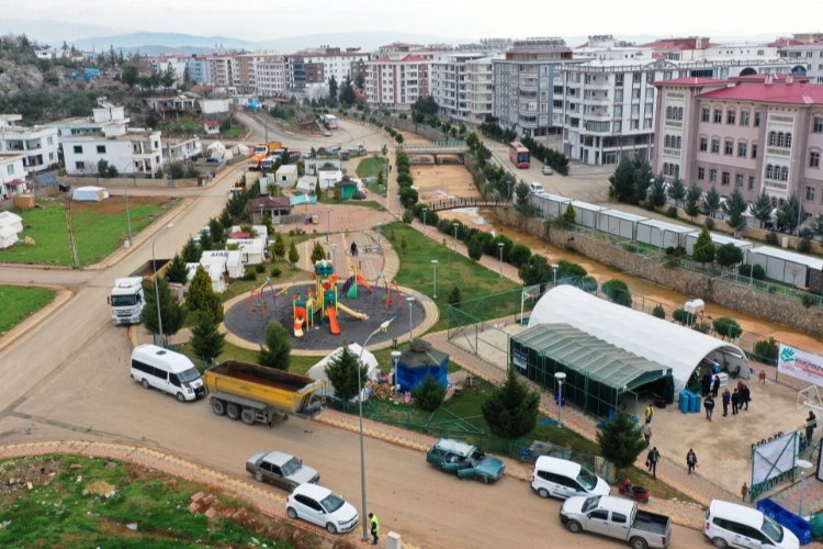 Kayseri Kocasinan Belediyesi, ‘Kardeş Belediye’ Türkoğlu’nda bir yandan temizlik ve