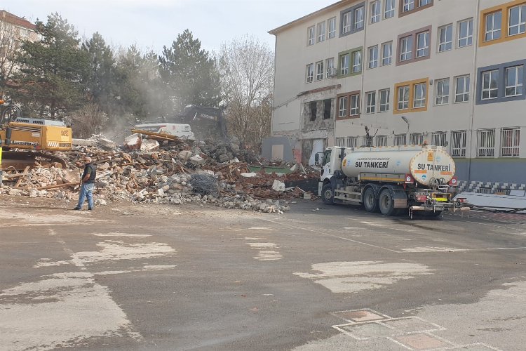 Kayseri Büyükşehir Belediyesi, yıkım kararı alınan Müncübe Cıngıllıoğlu Anaokulu’nun yıkım,