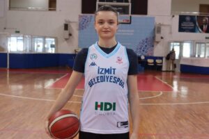 Türkiye Kadınlar Basketbol 1. Ligde zirve mücadelesi veren İzmit Belediyespor,