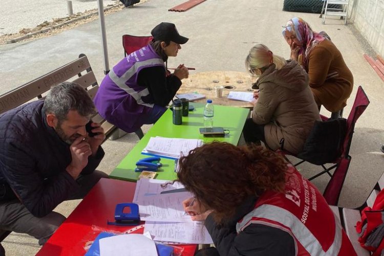 İzmit Belediyesi Adıyaman’da kurduğu Çadırkentin başvurularında dezavantajlı gruplara öncelik tanıyor.